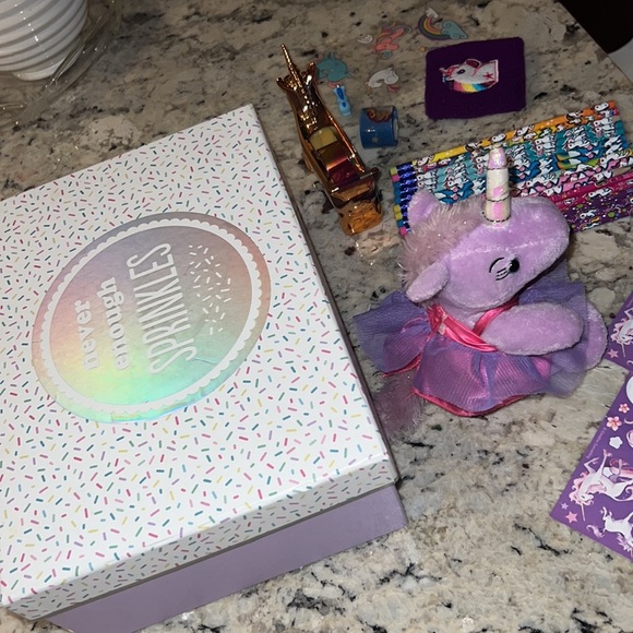 Unicorn 🦄variety pack storage box stuffed animal stickers pencils tape bracelet - Picture 9 of 13